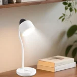 چراغ مطالعه LED شارژی لمسی مدل 82-T با طراحی رومیزی مدرن و مینیمال، نمایش کامل محصول با دو بازوی قابل تنظیم و پایه محکم